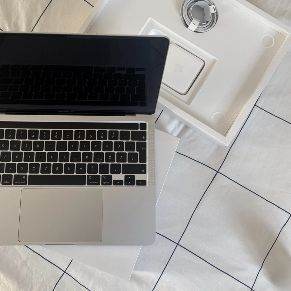 Apple MacBook Pro 13" · i5 10th gen 3.8 GHz · 16GB · 512GB, Foto 3 von 5