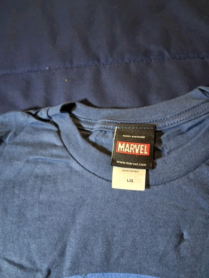 Camiseta grande Tokidoki x Marvel HOMBRE Capitán América azul Adios Foto 4 de 4