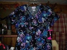 SCRUB STAR FLORAL DESIG NURSING SCRUB TOP SIZE XS BLACK 2 FRONT POCKETS V NECK