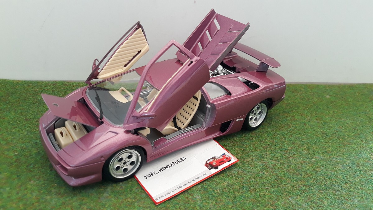 LAMBORGHINI DIABLO 1990 rose fuchsia 1/18 BURAGO voiture miniature