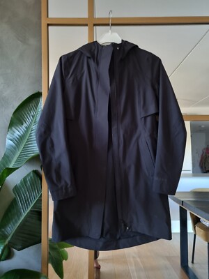 **Lululemon** Black Define Rain Jacket Size 2 DE34
