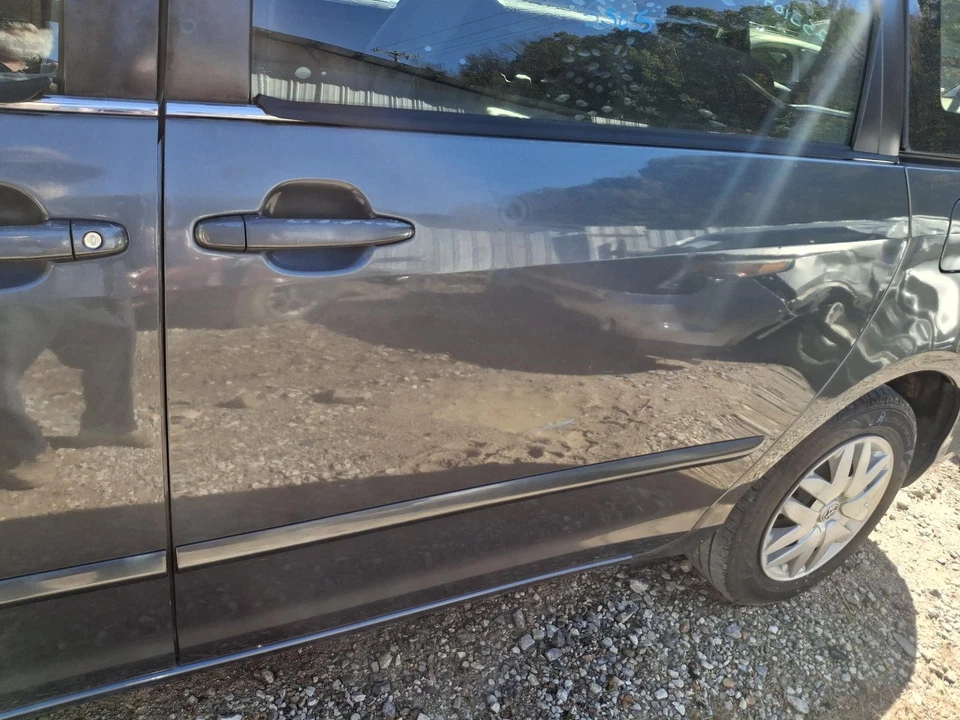 Used Right Tail Light Assembly fits: 2007 Toyota Sienna quarter panel mounted Ri - Image 2 of 4