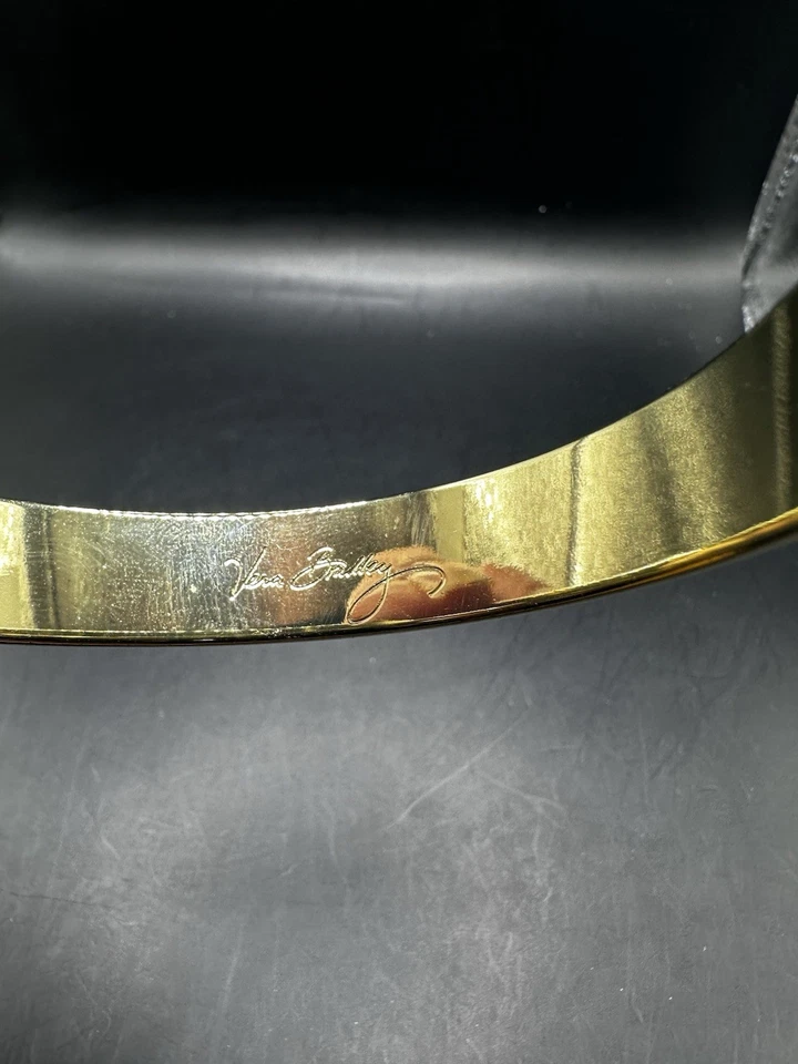 Pulseira Vera Bradley verde amarela floral tom dourado - Imagem 2 de 3