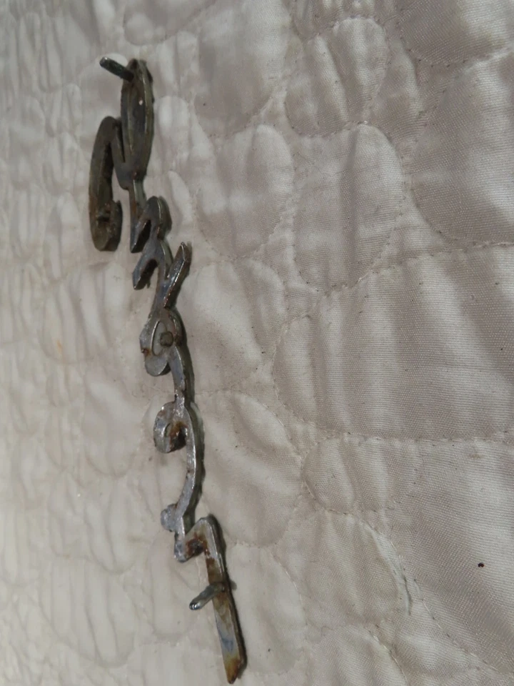 51-53 Buick Special Super Trunk Guardabarros Emblema Script Scroll Word Foto 3 de 3