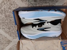 brooks ghost 18 mens Size 7 D Medium White Black Open Air 1104931d172