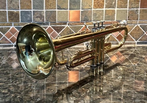 ETUDE  Trumpet TR 200 40076 with Case Mouthpiece 7C Student - Picture 2 of 24