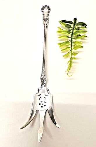 Gorham Sterling Silver Serving Fork Pierced Buttercup Monogrammed 30 Gr.      ML