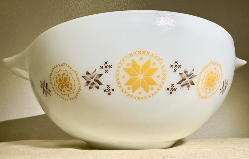 Vintage Pyrex Town & Country 444 (4 Qt.) Cinderella Mixing Bowl Yellow & Brown