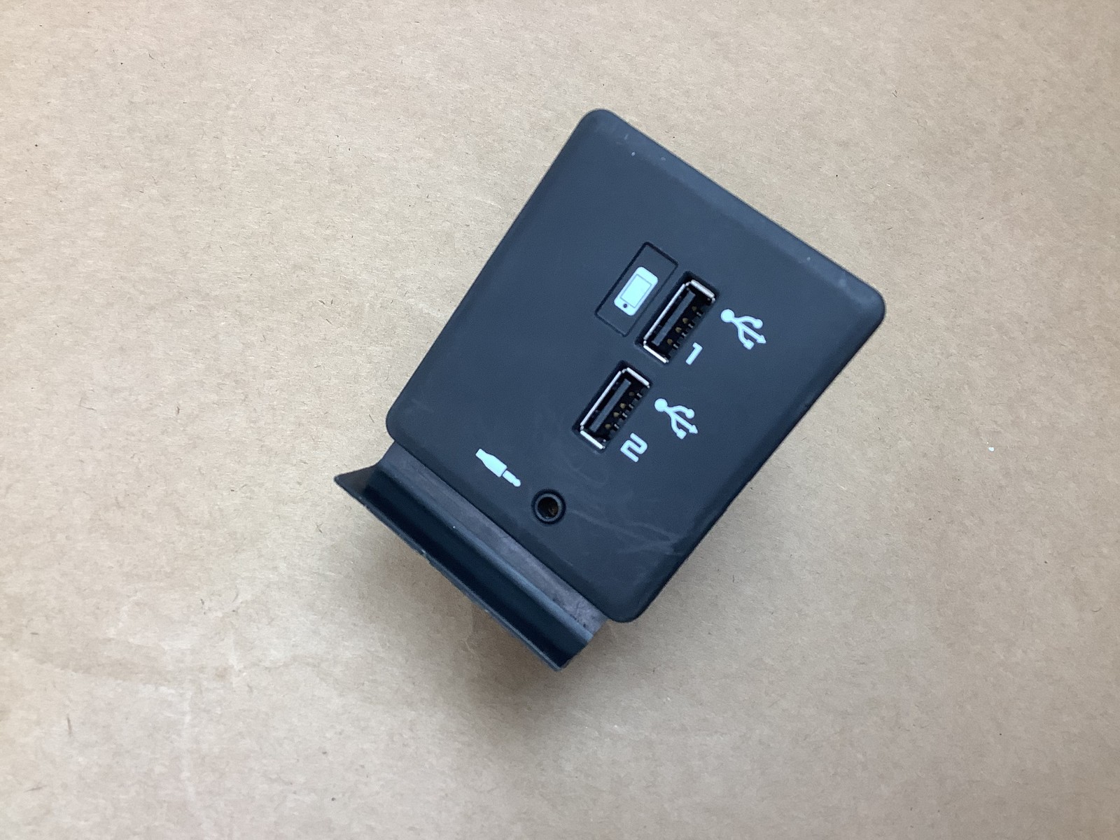 McLaren 720S 720 2018 Center Console Phone USB AUX Port Input 17-20 :O