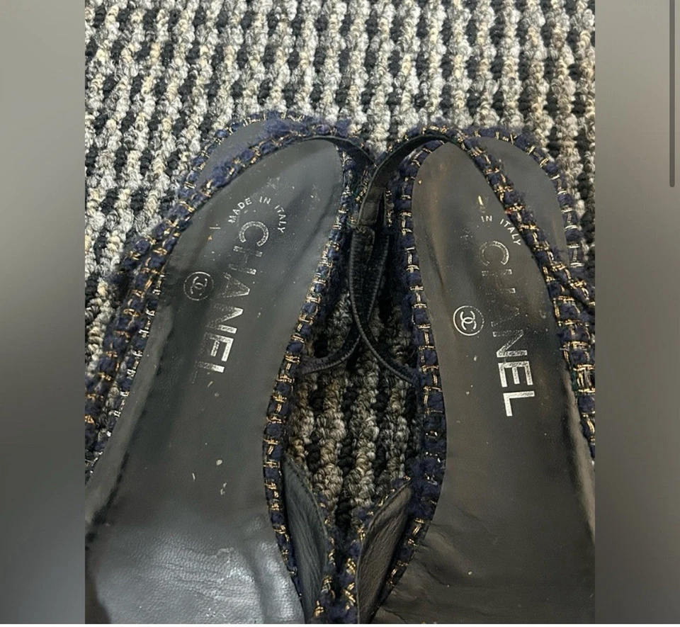 Auténticos Chanel Slingbacks - Tweed Azul Marino con Puntera de Grosgrain Negro Foto 2 de 4