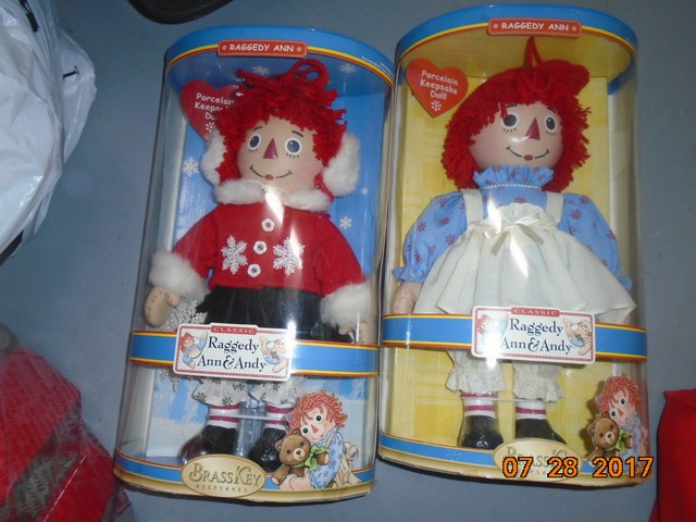 raggedy ann porcelain keepsake doll