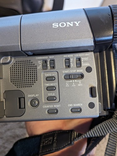 Sony Video 8 Handycam CCD-TRV19 Camcorder - NEEDS REPAIR AS IS - w/ Accessories - Picture 13 of 19