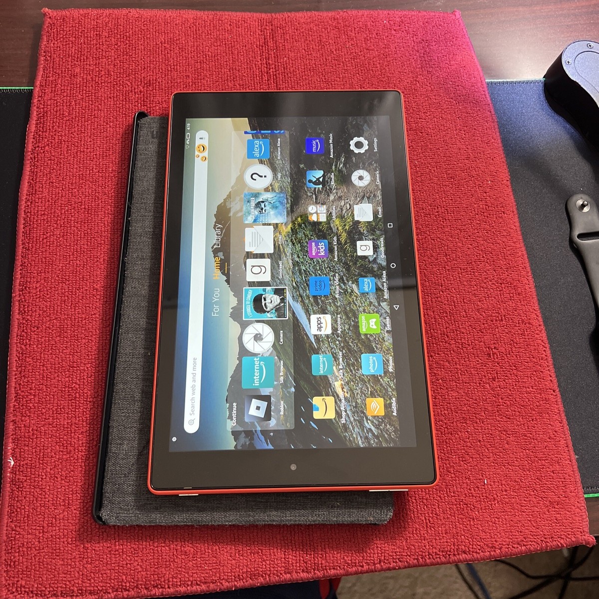 Amazon Kindle Fire HD 10 (7th Generation) (SL056ZE) 32GB (Wi-Fi