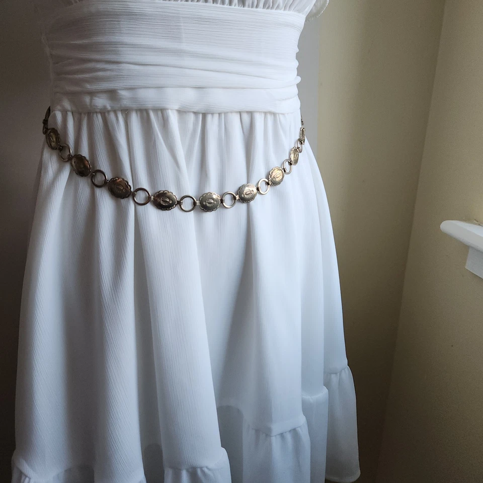 Cinturón de cadena Concho vintage - medallones ovalados grabados, cierre de gancho, tamaño pequeño Foto 4 de 4