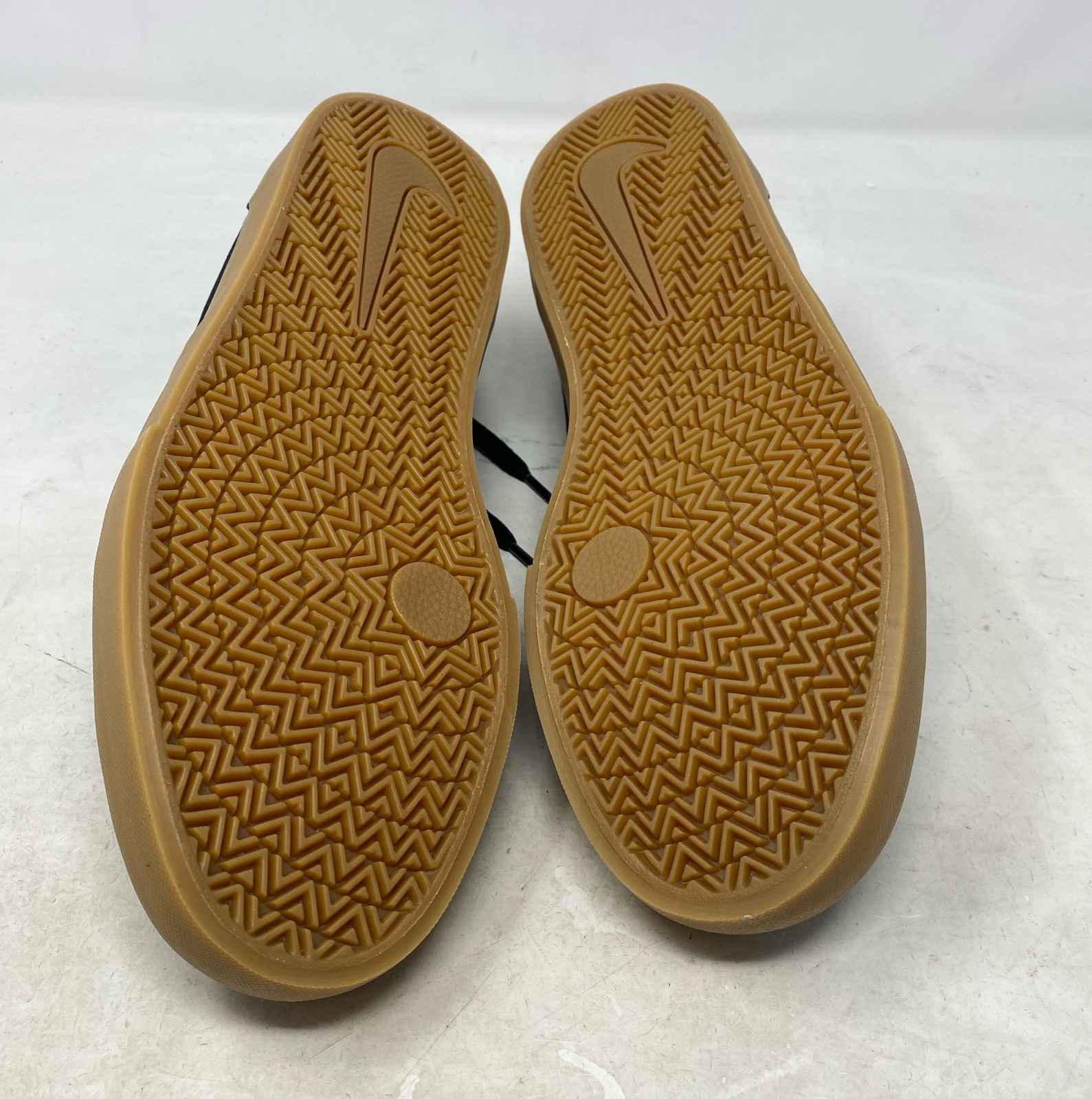 Nike SB Charge Solarsoft Canvas Skate Shoes Black/Gum Light Brown Men’s 10.5