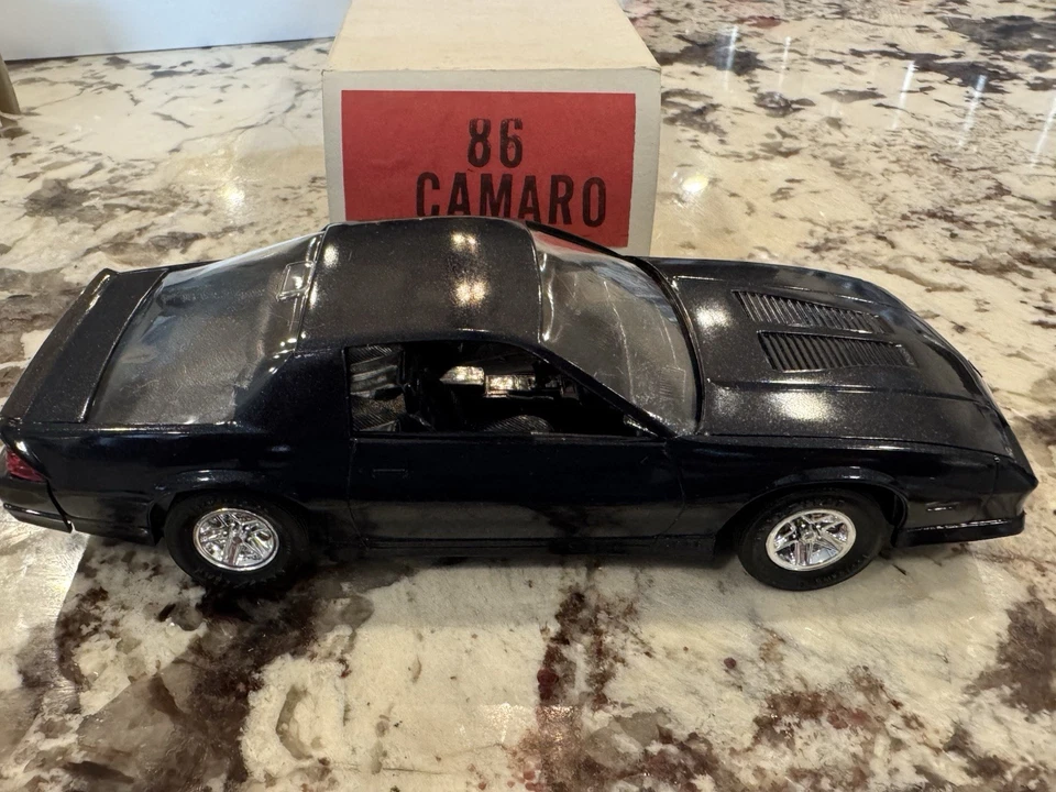 Chevrolet Camaro 1986 modelo de coche diecast - negro coleccionable Foto 2 de 4