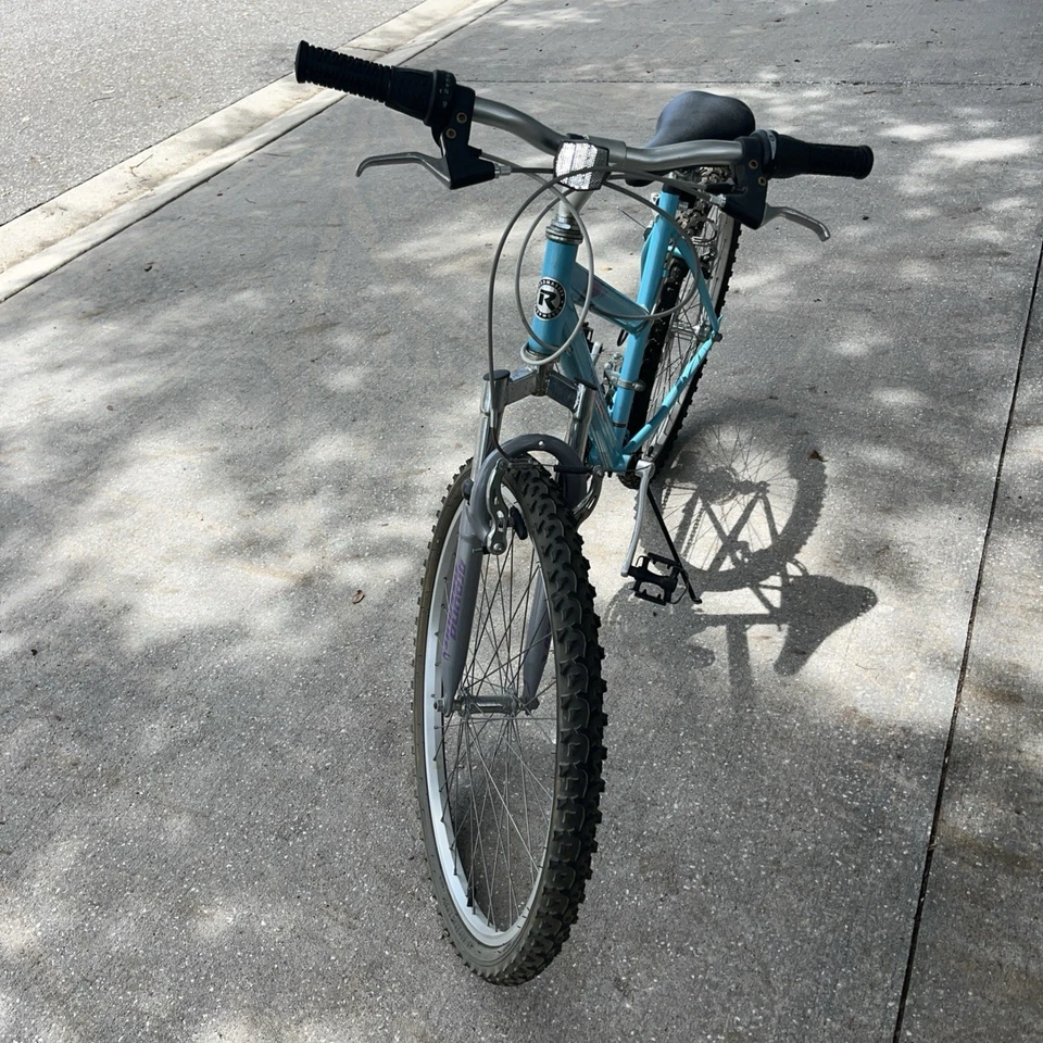 Bicicleta de montaña ROADMASTER Granite Peak 24 pulgadas - azul claro Foto 3 de 4