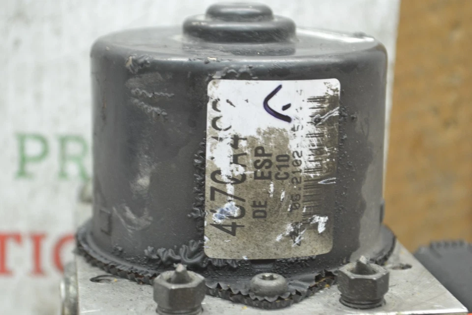 Módulo 62-11C2 control bomba ABS 2011-2012 Mitsubishi Galant 4670A492 Foto 2 de 4