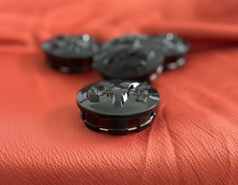 4 tapas centrales de rueda negras brillantes Dodge 63 mm para cargador Challenger RAM 1500 Foto 3 de 4