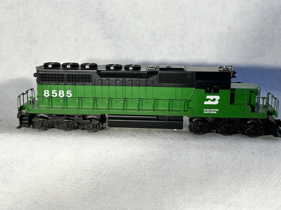 Nice Lionel Burlington Northern O Gauge SD-40-2  7 Piece Train Set - Image 2 of 4