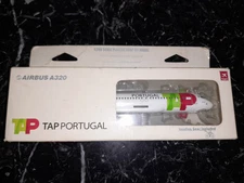 Lupa Aircraft Models Airbus A320 1/200 plastic snap fit Portugal TAP New In Box