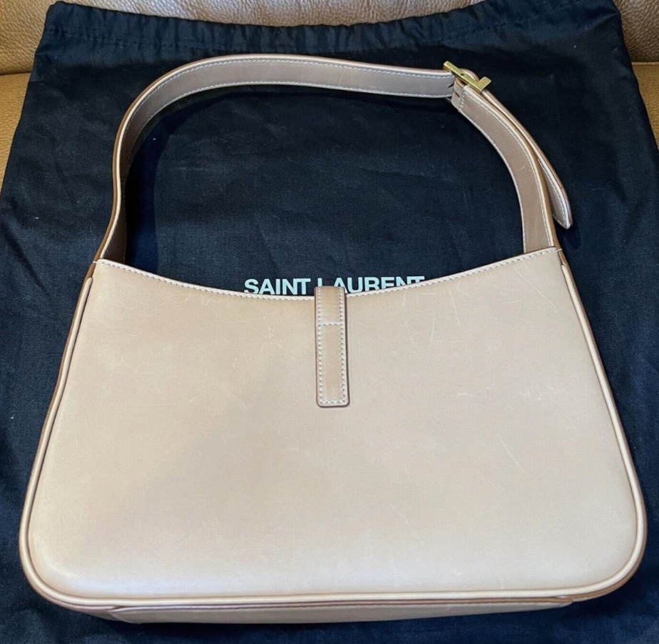 Borsa a tracolla Saint Laurent Le 5 À 7 in pelle liscia beige scuro