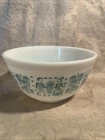 Pyrex Amish Butterprint #402 Mixing Bowl 1.5 Qt Turquoise White