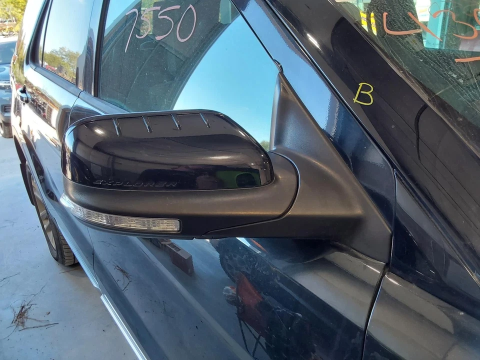 Used Right Door Mirror fits: 2014 Ford Explorer Power manual fold painted heated Foto 2 de 4
