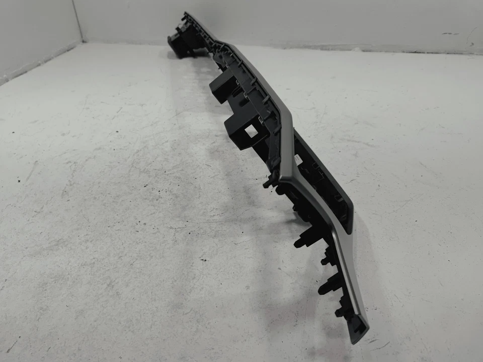 2018-2019 VOLKSWAGEN ATLAS DASH PASSENGER SIDE TRIM COVER W/ AIR VENT GRILLE OEM - Imagem 4 de 4