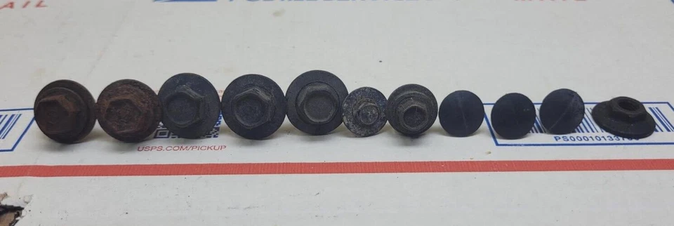 Dodge Ram 1500 2009-2018 pernos de montaje del compartimiento del motor OEM JUEGO DE PERNOS BANDEJA DE HARDWARE Foto 2 de 4