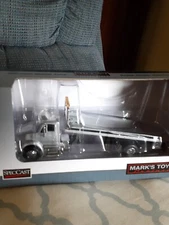 NIB 1/64 Silver International IH 8600 Rollback Silver Bed Tow Truck SpecCast
