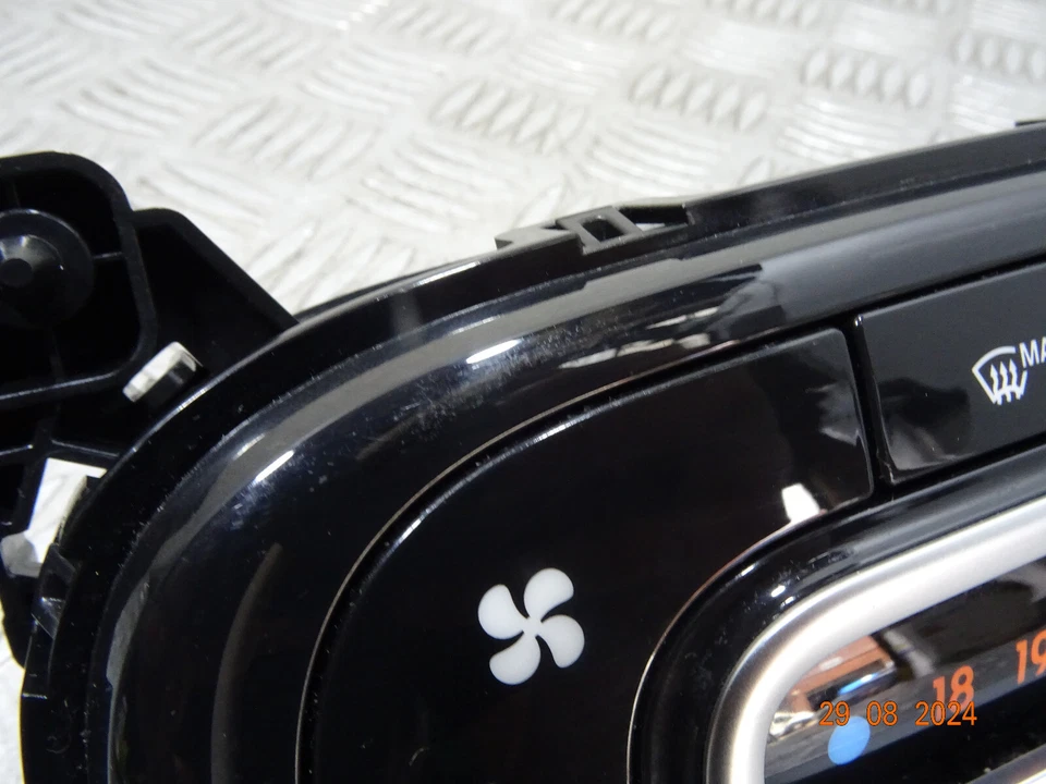 2017 SMART FORFOUR 453 MK2 5DRS HATCH 1.0 PETROL A/C HEATER CONTROL PANEL *7870 - Image 2 of 4