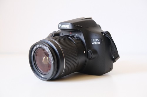 Fotocamera Reflex Canon EOS 4000D 18MP + Obiettivo EF-S 18-55 F/3.5-5.6 III