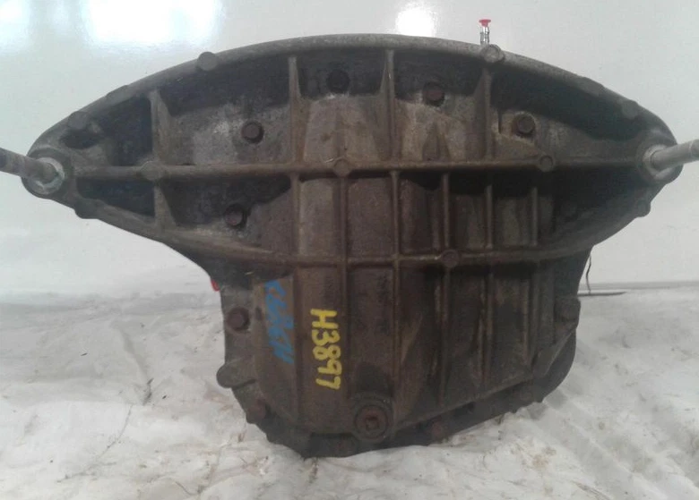 2003-2005 Ford Expedition Rear Differential Carrier 3.73 Ratio OEM - Image 2 of 4