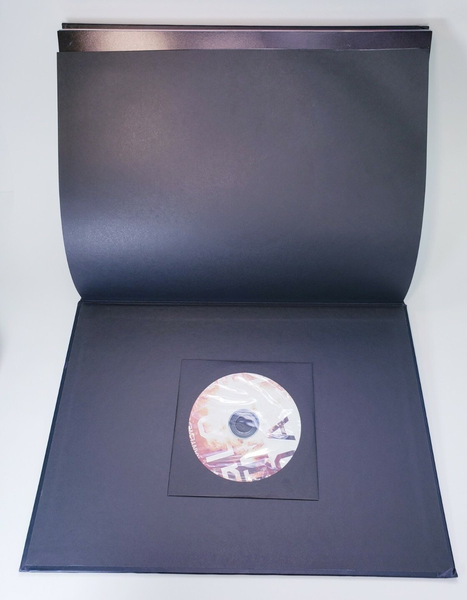 GLOW IN THE DARK KANYE WEST 本　雑誌 Glow in the Dark by Kanye West (2009, Hardcover