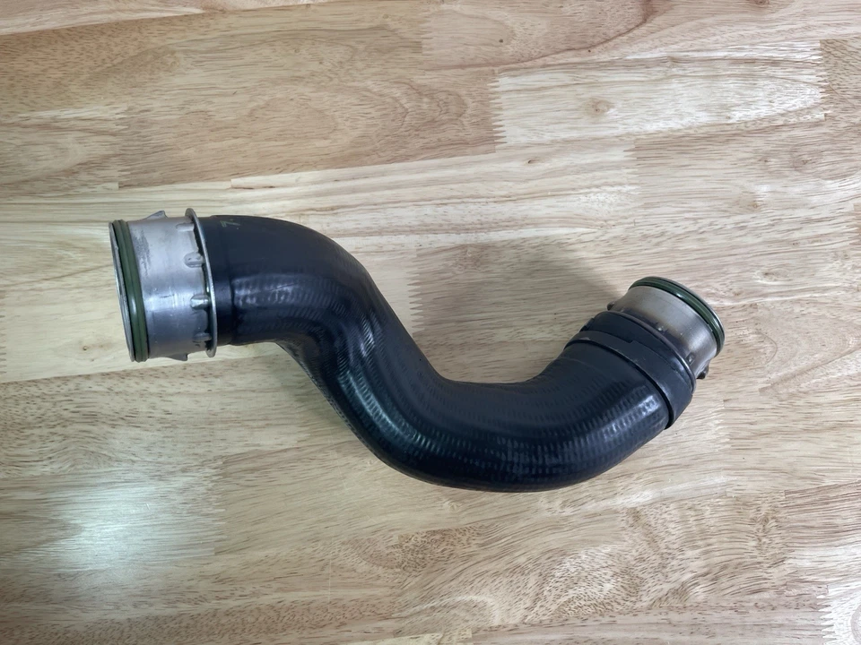 Mangueira intercooler Volkswagen Jetta 2004-2005 fabricante de equipamento original 1J0-145-822H fabricante de equipamento original 038-131-111 - Imagem 2 de 4