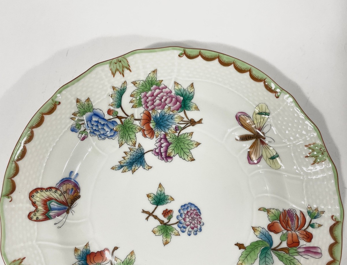 Herend Queen Victoria Curved Round 1525 Dinner Plates 23 cm 9 in