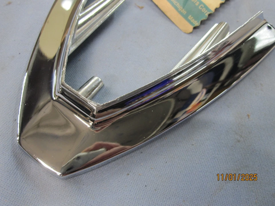 Oldsmobile Toronado 1971 1972 guardabarros derecho extensión exterior superior 231234 408458 NOS Foto 2 de 4