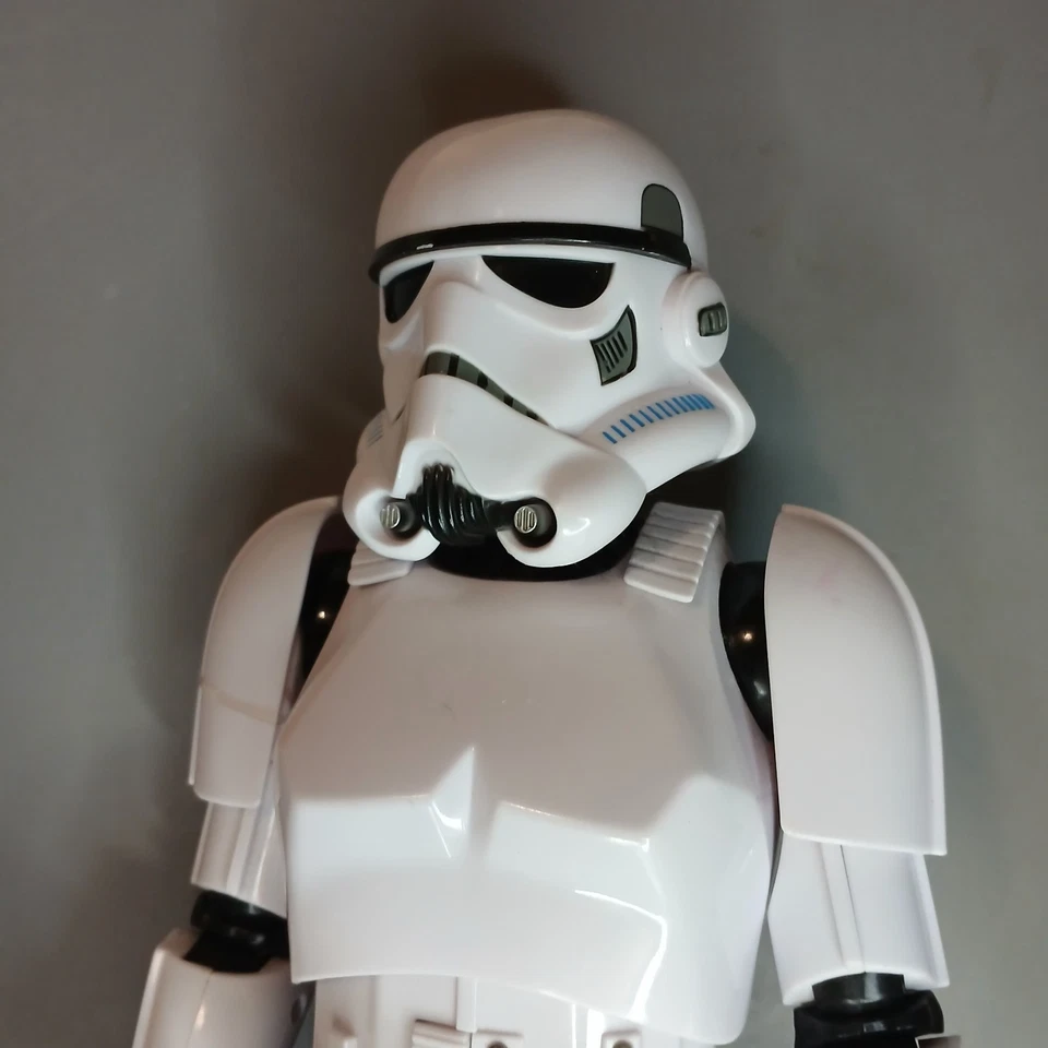 Boneco de ação interativo Thinkway Star Wars Stormtrooper 16" não funciona - Imagem 3 de 4