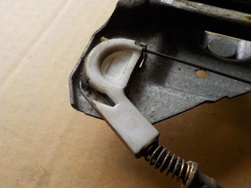 1998 ford escort zx2 right manual door window glass regulator 67d b6 - Picture 8 of 12