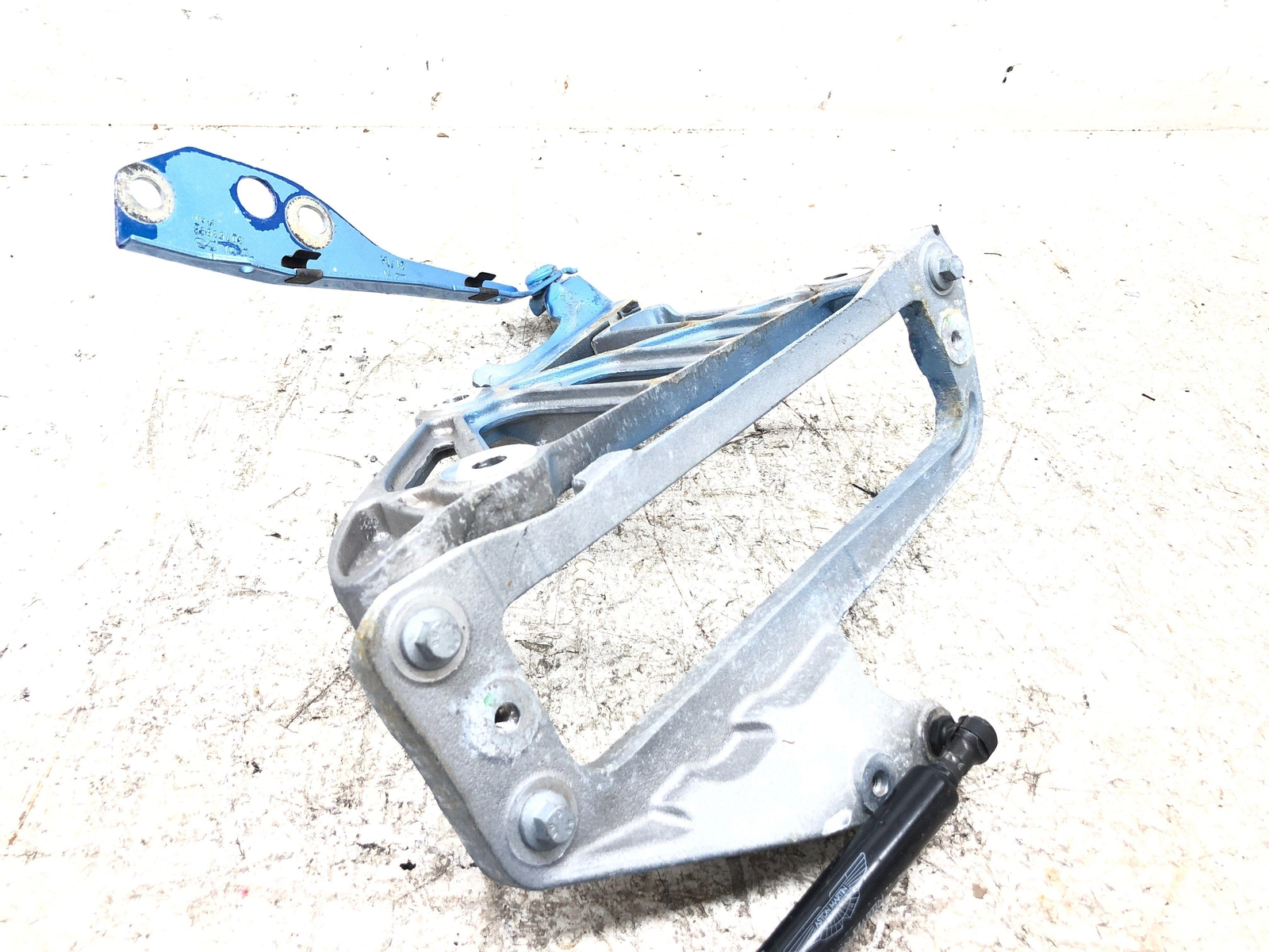 2009 ASTON MARTIN VANTAGE HOOD HINGE SET W/LIFT CYLINDERS & FENDER BRACKETS OEM