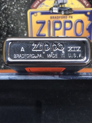 ZIPPO 1998 LIMITED EDITION LIGHTER & KEY CHAIN WITH DISPLAY TIN