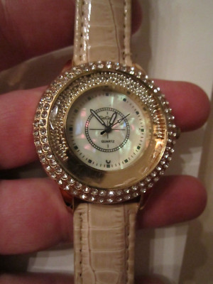 GOGOEY WATCH MOTHER OF PEARL FACE FLOATING CRYSTALS LADIES' QUARTZ - OFC-13
