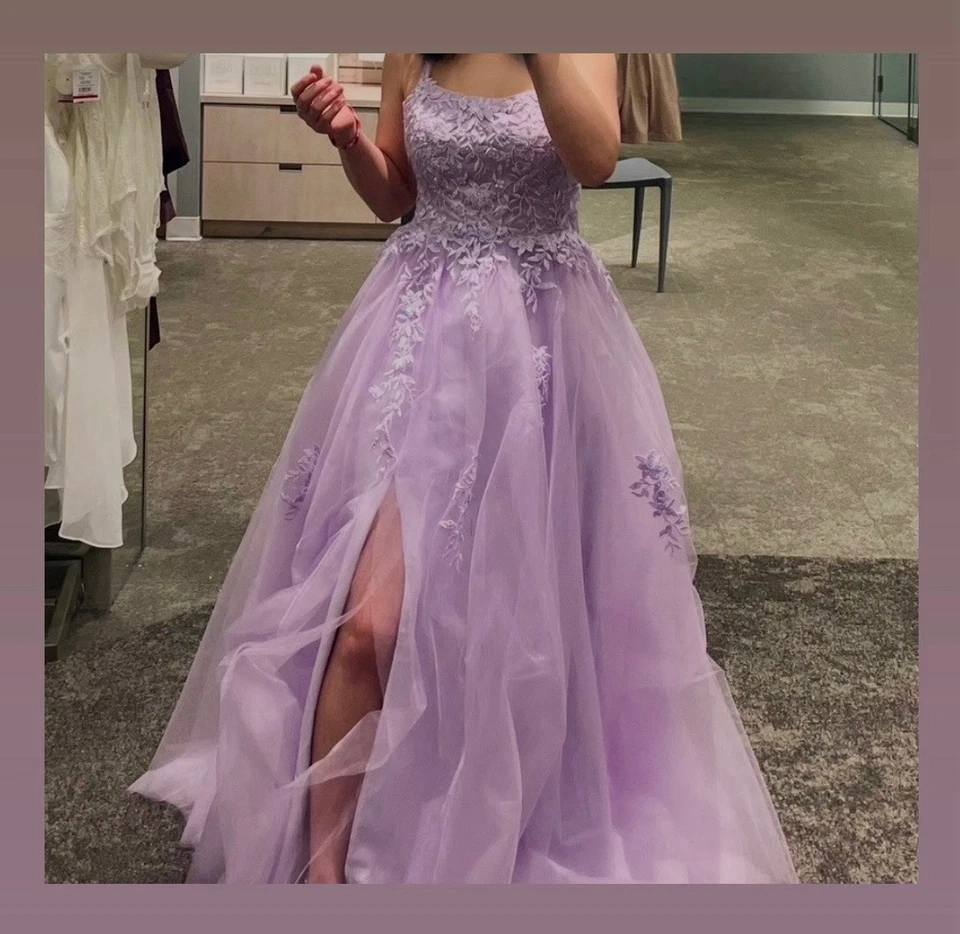 Preciosa tela de lentejuelas moradas. Vestido de boda, gala, graduación. Foto 2 de 4