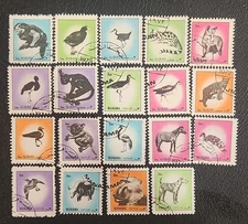 United Arab Emirates stamp lot from the 1970s 19 stamps