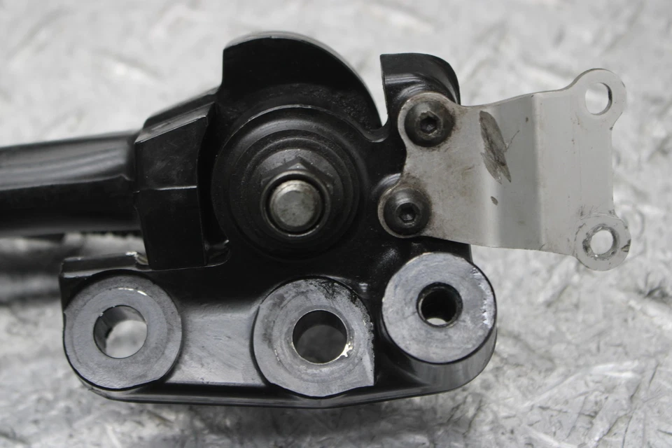 Yamaha YZF R1 2009 soporte con palanca de cambios y pedal de freno Foto 2 de 4