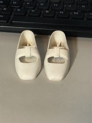 IDEAL CRISSY'S WHITE BOW TIE SHOES. FITS KERRY & TRESSY (NEW LOWERED PRICE!)