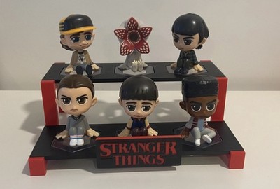 Stranger Things McDonald s - komplettes 6-Figuren Set + Happy Meal Box + Aussteller