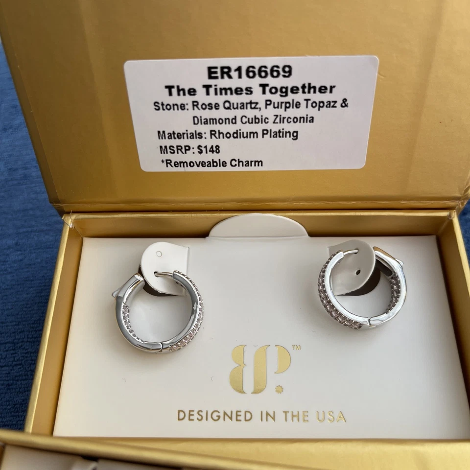 Bomb Party Charming Hoops 2025 ER16669 cuarzo rosa y baño de rodio para pupas Foto 2 de 2