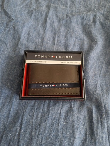 Tommy Hilfiger Brown Leather RFID Blocking Bifold Men’s Wallet 31HP220067
